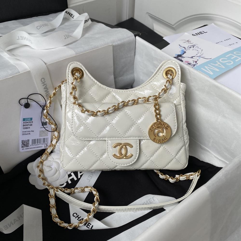 The small Chanel23B model AS4323 oil wax leather hobo stable single shoulder bag has the highest attention to the ceiling The glossy oil wax leather