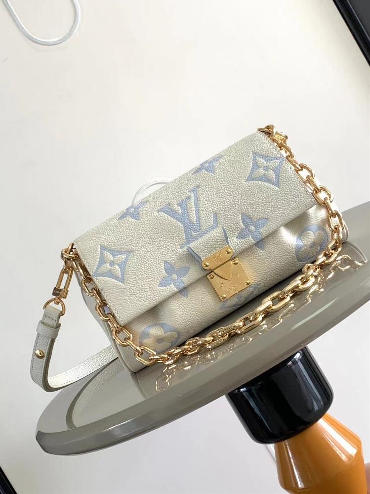 M45836 45813 white silk blue silk screen printingThe Favorite handbag features a soft grain leather embossed with an oversized Monogram pattern gentl