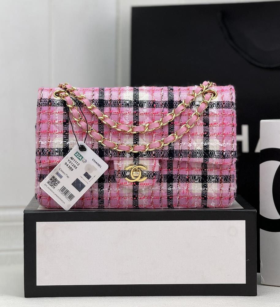 1112 Chanel CF Woolen Series This is a bag that can be praised by all friends around us as beautiful and not vulgar Upon closer inspection each ya