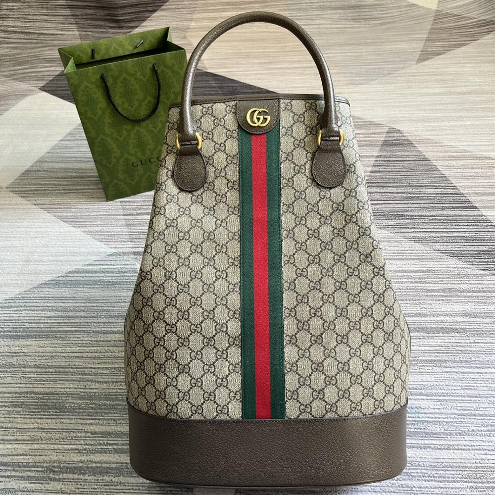 Gucci Savoy series travel bag This Gucci Savoy series travel bag is made of iconic beige and ebony GG Supreme canvas material showcasing a unique st