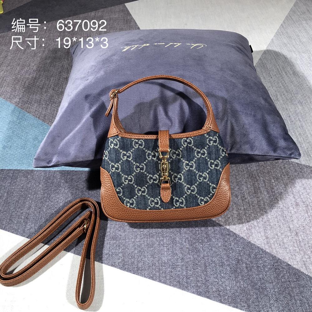 The new style comes with highquality counter topquality original leather model number 637092 brown leather denim size 19xH13xD3cm ready for stoc