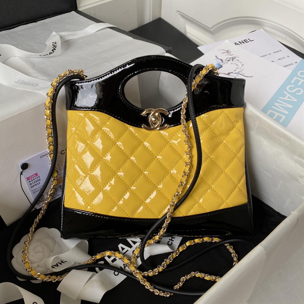 31bag 2023 Advanced Handicraft Workshop Show returns to mini version with a heavyweight Chanel 31bag AS4133 patent leather is so cute and adorable I