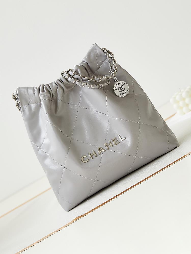 2022S SpringSummer Hot 22 Bag Shopping Bag is the hottest and most worth buying collection of the season Its name is 22 bag and anything named afte