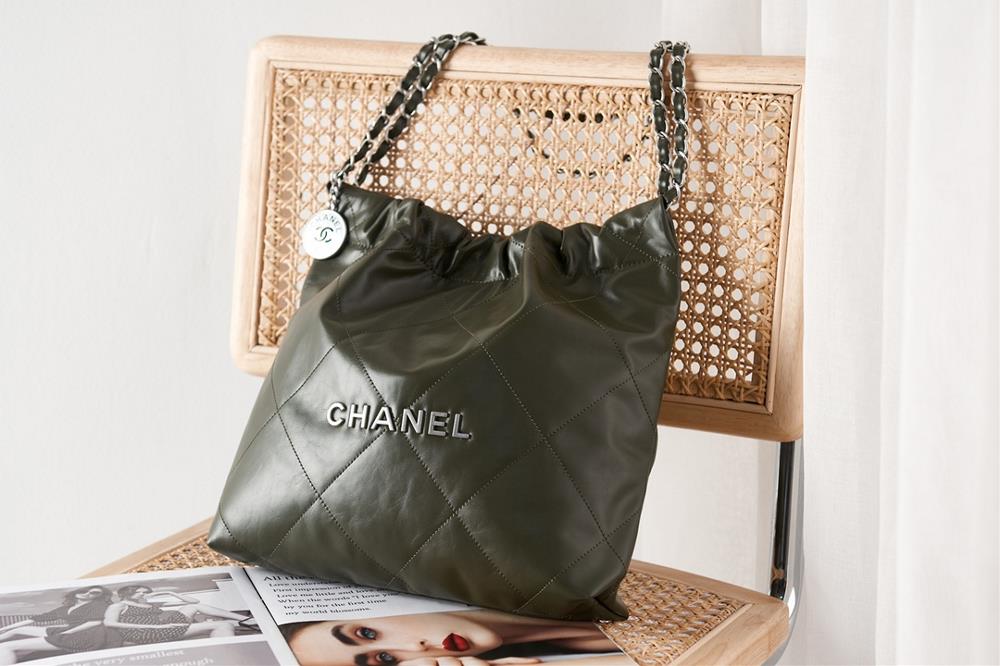 2022S SpringSummer Hot 22 Bag Shopping Bag is the hottest and most worth buying collection of the season Its name is 22 bag and anything named afte