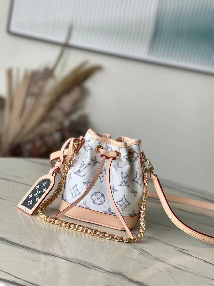 M83453   This Nano No handbag condenses the classic configuration of the No handbag using Monogram jacquard fabric to depict the coarse tweed texture