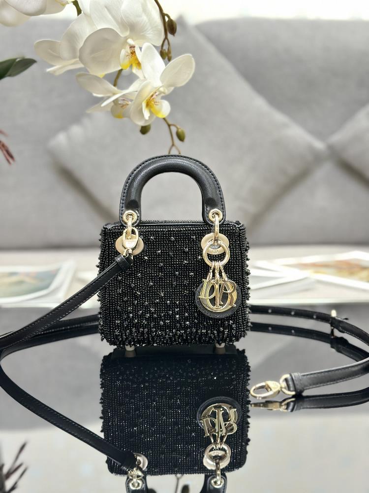 The mini embroidered beads of the Lady Dior collection are adorned with sheep tendons highlighting the minimalist aesthetic of the collection and sho