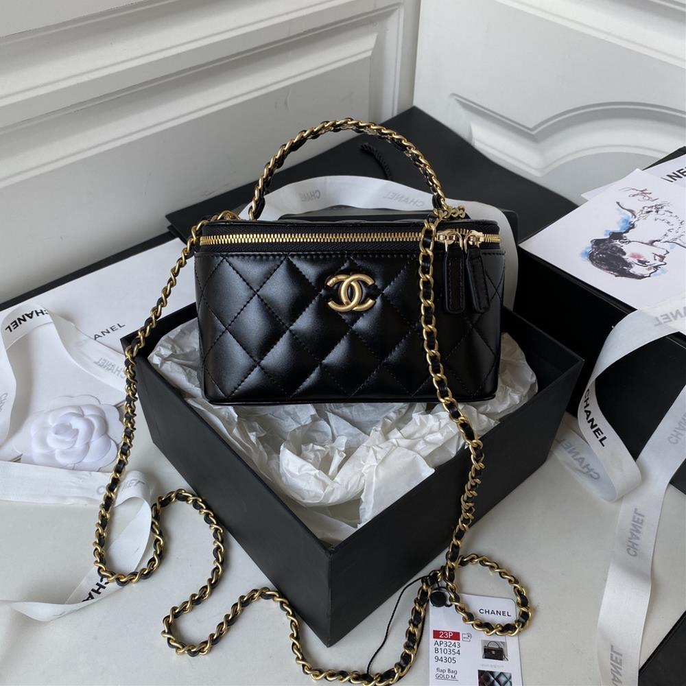 Chanel Xiaoxiang 23p new controller AP3243 is too fragrantI was really stunned by this Chanels handle packWhat about this 23P handle bag The overall
