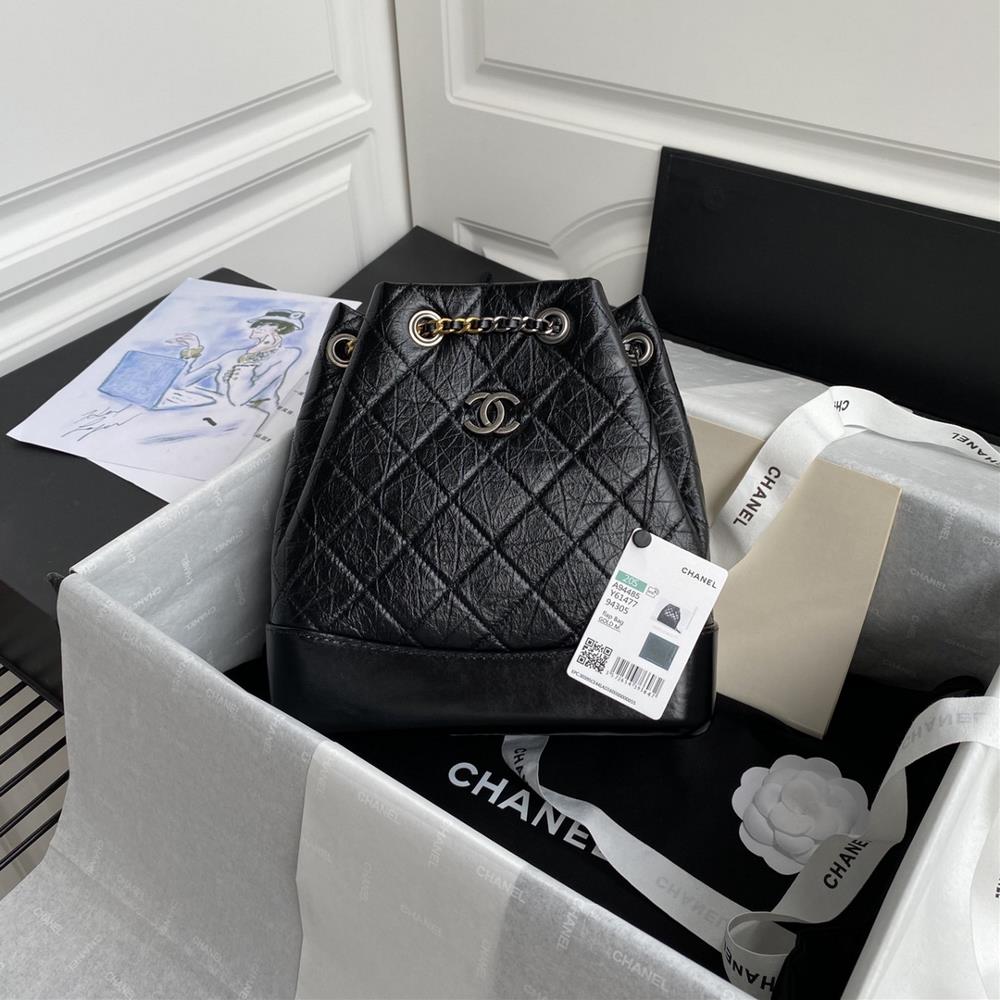 94485CHANEL New Limited Edition Gold and Silver Chain Retro Backpack Exclusive Hot Sale The ChaneCC Gabrielle wandering backpack features leather and