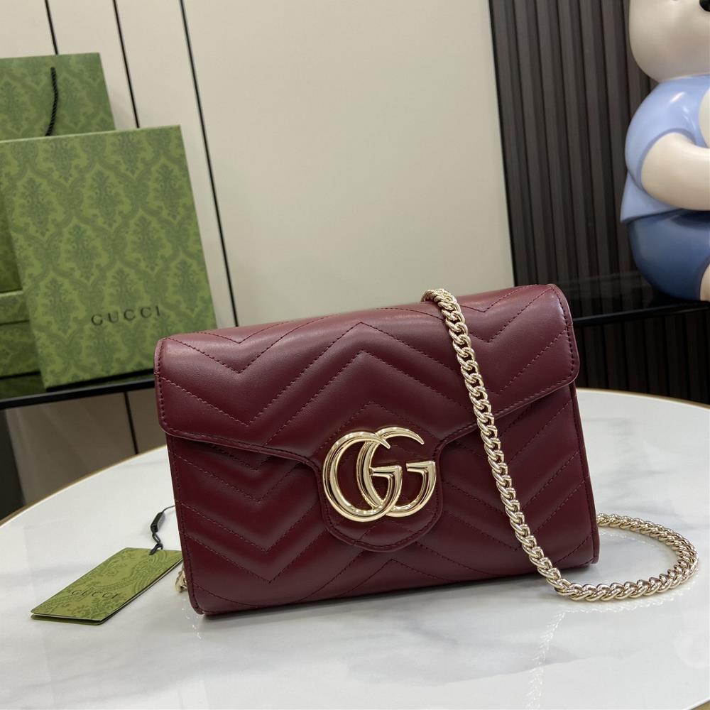 GG Marmont series quilted mini handbags Guccis classic small accessories continue to inject new vitality into itself around the brands constantly e