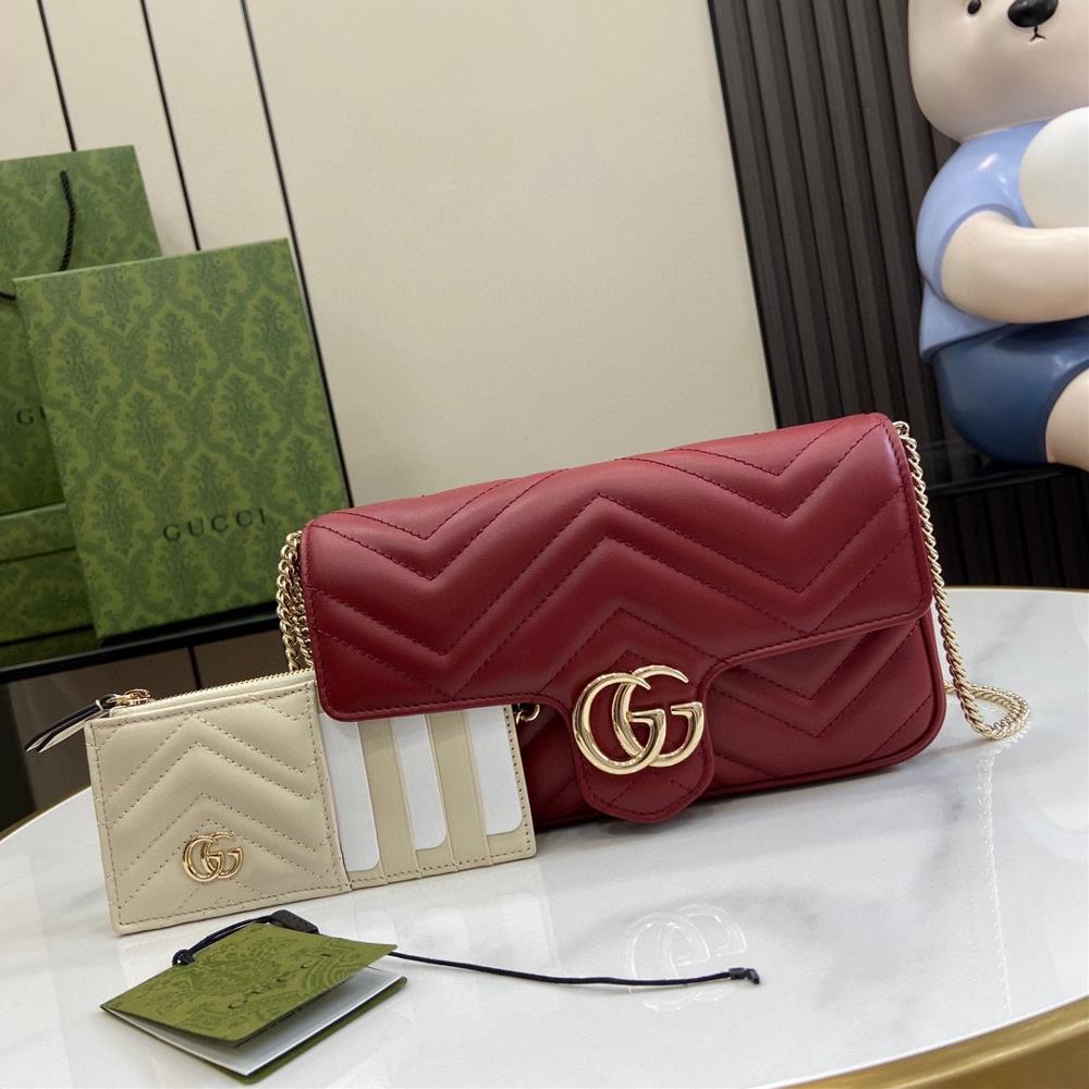 GG Marmont series decorative card bag mini chain wallet The dual G accessory design injects traditional essence into the brands modern style bringi