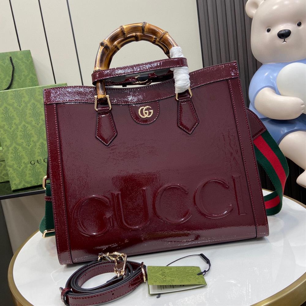 The new GG original leather bamboo joint large handbag Gucci Aria fashion aria series uses modern techniques to rejuvenate and interpret classic eleme