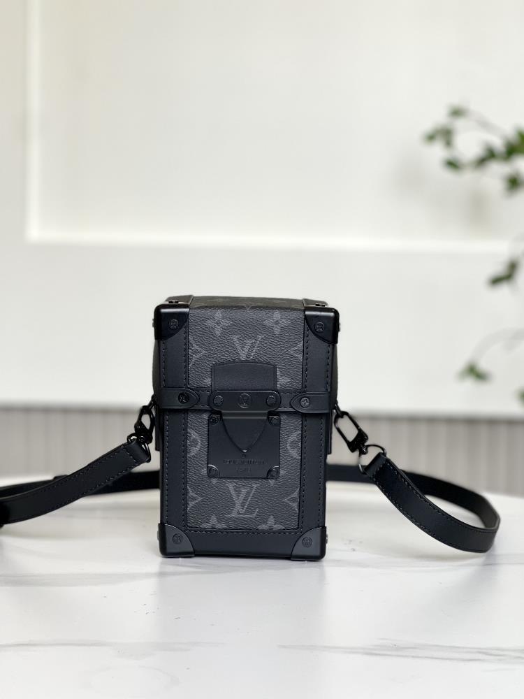 M82077 Black FlowerThe Vertical Trunk mini handbag showcases the box making heritage and modern concept Taurillon leather embossed with classic Monog