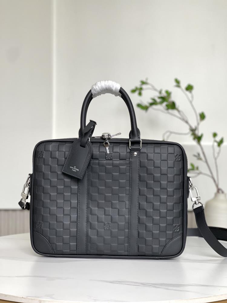 N40444 pressure gridThis Voyage small briefcase is made of Damier Infini cowhide leather and features checkerboard embossing to convey an elegant styl