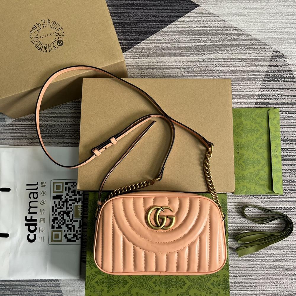 Equipped with a complete set of packaging the new GG Marmont camera bag is made of imported calf leather customized with ancient steel hardware ch