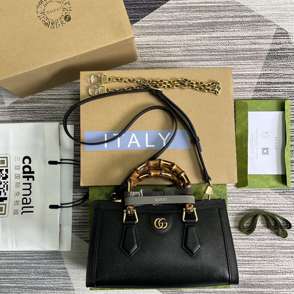 Complete with Gucci Diana bamboo joint small shoulder backpack the Gucci Diana series continues to integrate iconic brand elements with bamboo join