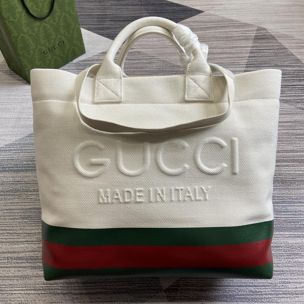 GG embossed detail canvas tote bagThis item is from the Gucci Lido collection inspired by the summer vibe and beach clubs on the Italian coast Thi