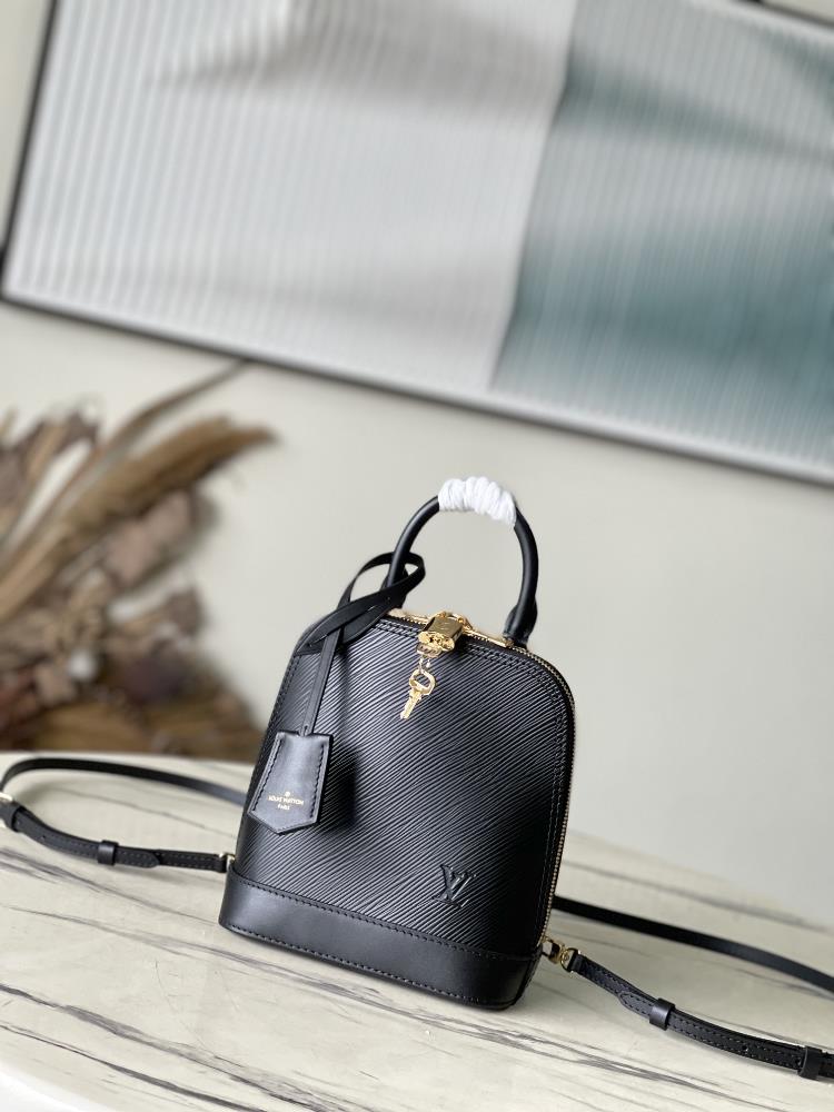 M25103 blackThis Alma backpack is made of Epi leather and showcases a unique style on the springsummer 2024 runway injecting a trendy and innovative