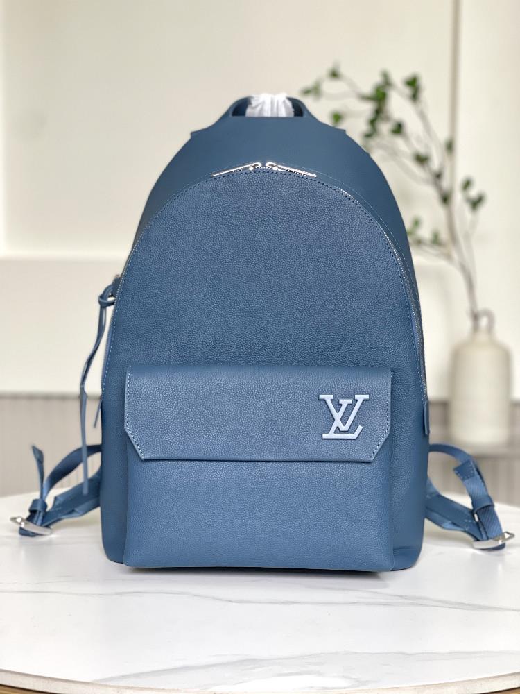 M23735This Takeoff backpack features a minimalist and modern design made of grain leather while also considering functionality Metal LV letters embe