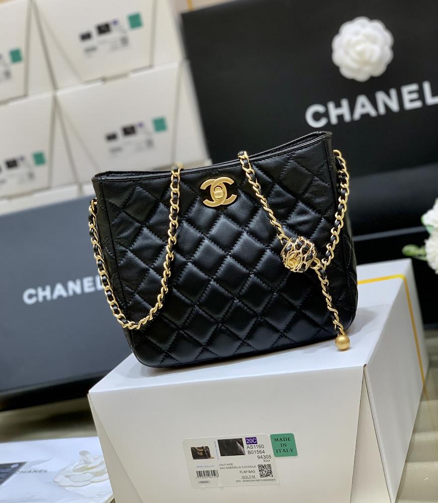 Shipping CelebrationHappy 2022cc SpringSummer CollectionGolden Ball Hobo Hippie BagAuthentic purchased for 34500 yuanHippy styles have always been p