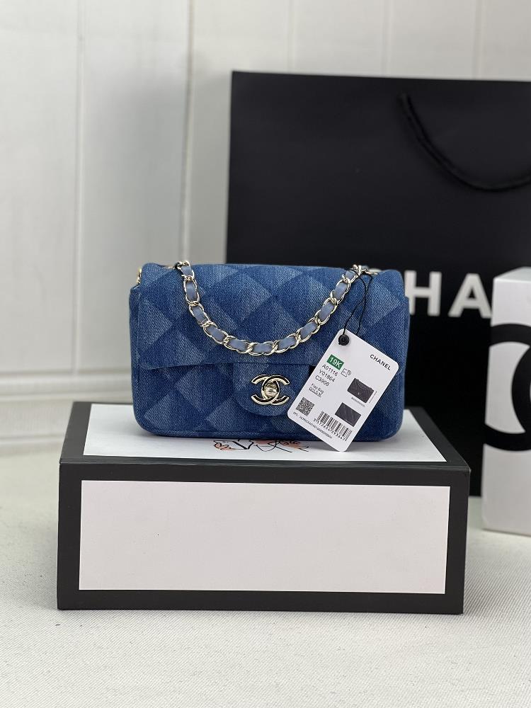 1116 Chanel CF Woolen Series is a bag that can be praised by all friends around us for its beauty and elegance Upon closer inspection each yarn is c