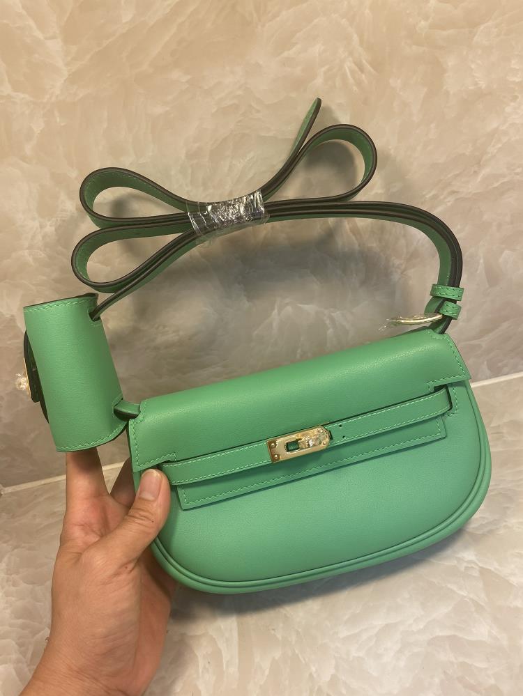 Kelly Moove handbagSwift leather cartoon green semi handmade beeswax thread dont compare prices with market motorcycle goods take pictures in real
