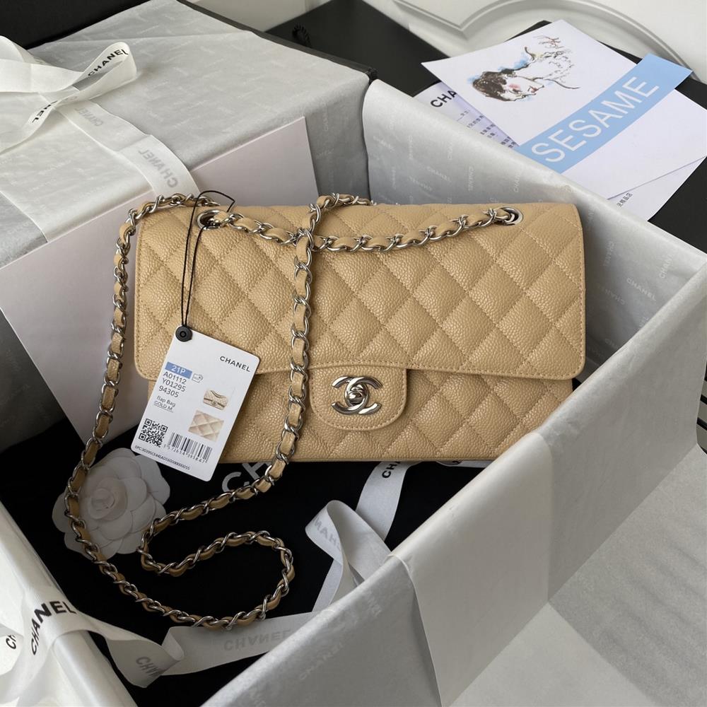 French highend custommade Chanel Classic Flap Bag A01112 caviar showcases Chanels classic elegant minimalist and exquisite style The latest ver