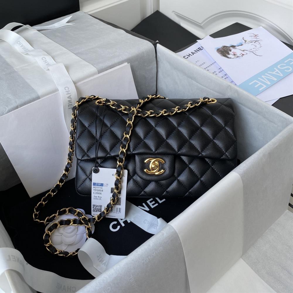 French highend custommade Chanel Classic Flap Bag A01113 caviar showcases Chanels classic style featuring elegance simplicity and exquisite feat