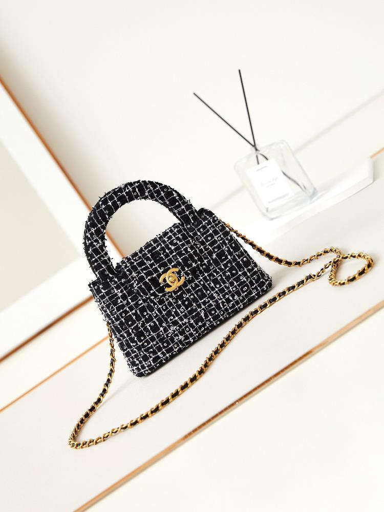 23K Kelly Handle PackFashion is a cycle and the popular medieval Kelly has been redesigned and revitalized by Chanel The medieval Kelly is famous fo
