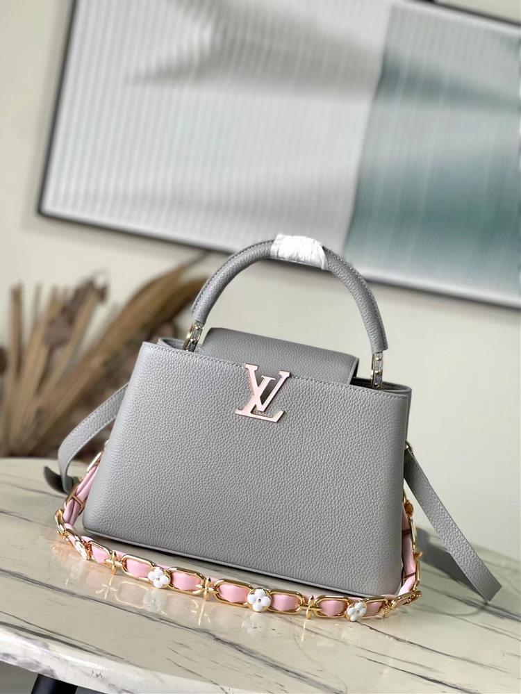 M23280 gray mediumThis elegant Capucines medium size handbag is paired with a variety of materials and textures made from Aurilon leather and paired