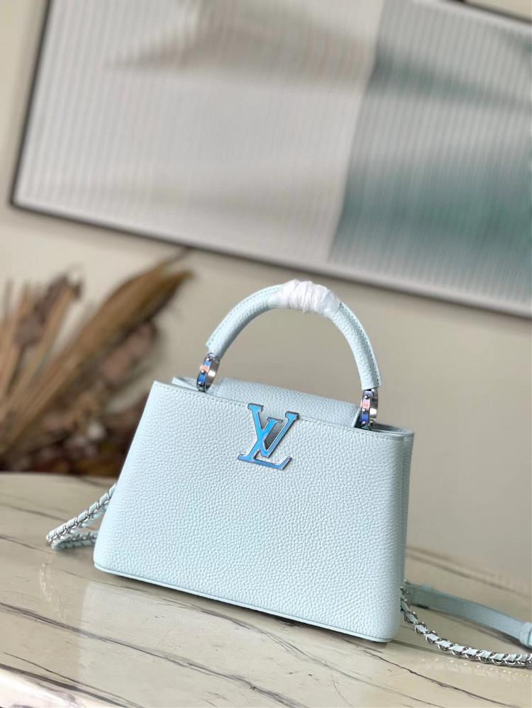 The top tier original M23289 Capsule series has launched this small sized Capuchines handbag Yingshen Taurilon leather presents a flowing texture thr