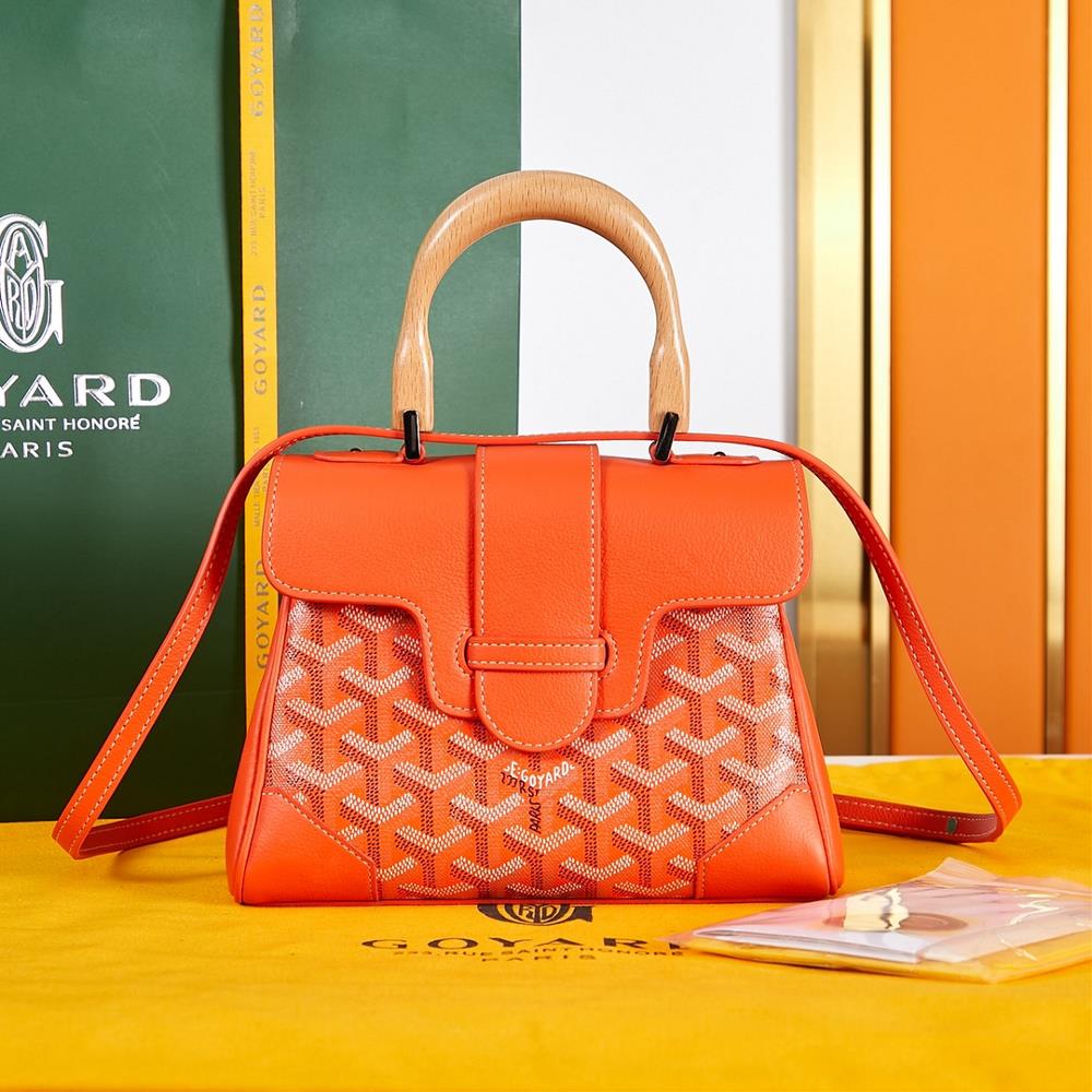 Top quality original counter mold opening for top layer lychee grain cowhideSAIGON bag is one of the iconic items of GOYARD Home showcasing multiple