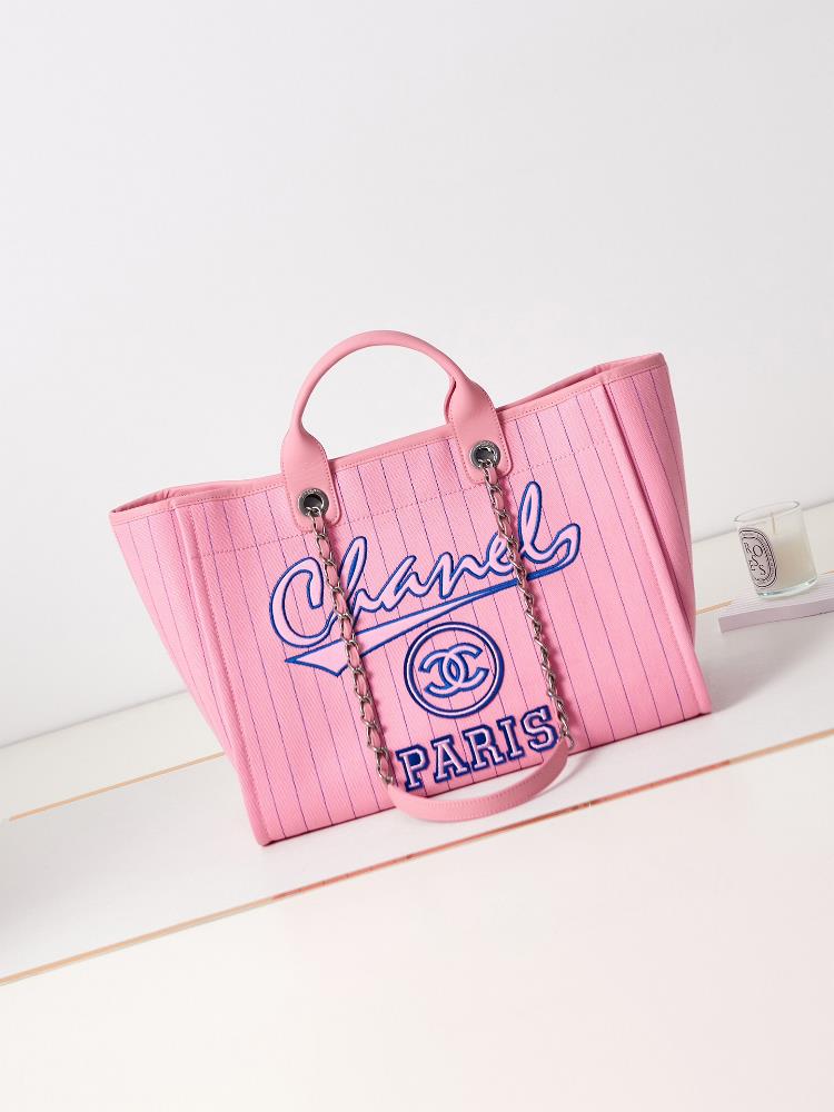 Chanel 23ps latest striped beach bagThe texture is very good The canvas material paired with cowhide is particularly cool and stylishStyle number 66