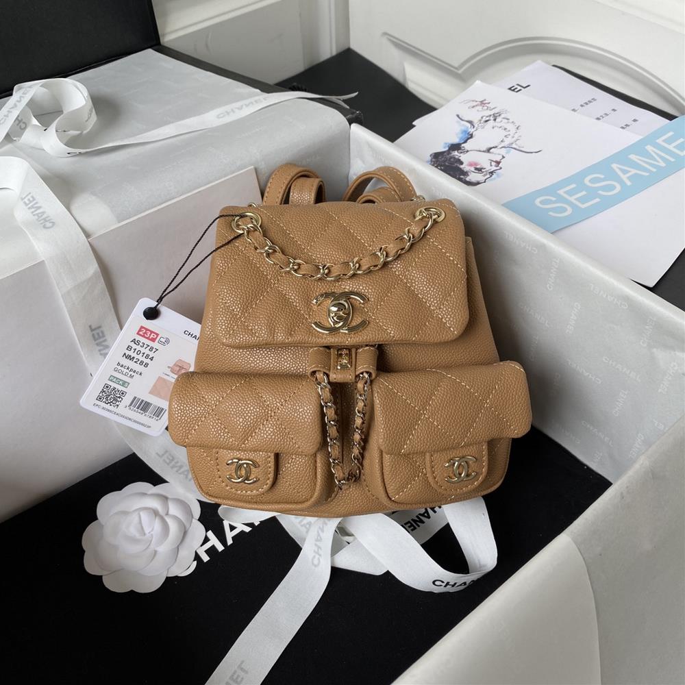 23P super popular double backpack the actual size is very small similar to the old Duma and the color is undoubtedly a premium style It is difficu