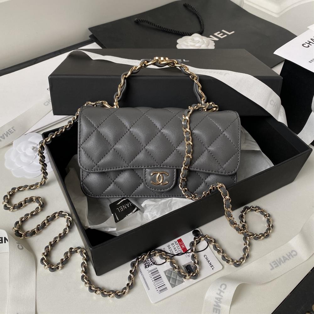 Chanel 23 New Phone Bag AP3226CHANEL 23 New Phone BagI really like the exquisite and beautiful handle detailsThe compartments can effectively classify