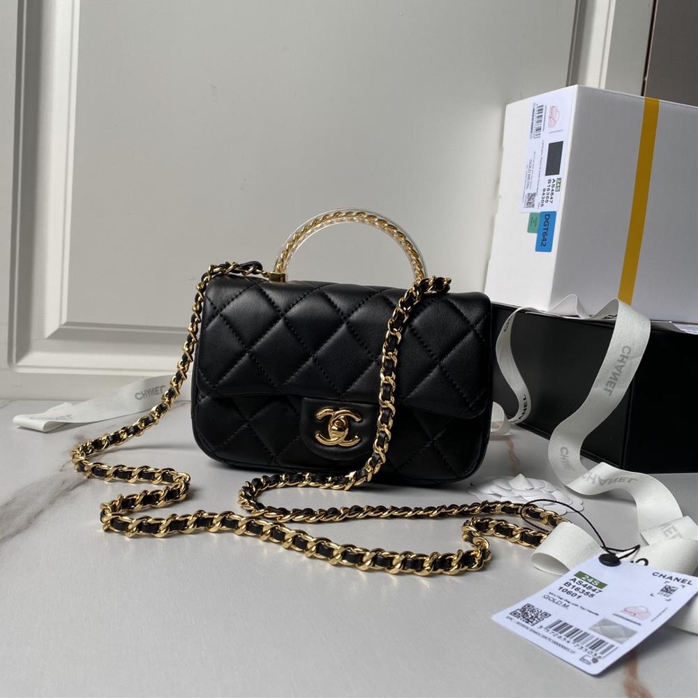 The Chanel CFmini 24s transparent handle bag AS4847 with a handle is really beautiful The gold chain and gold transparent handle are paired with the