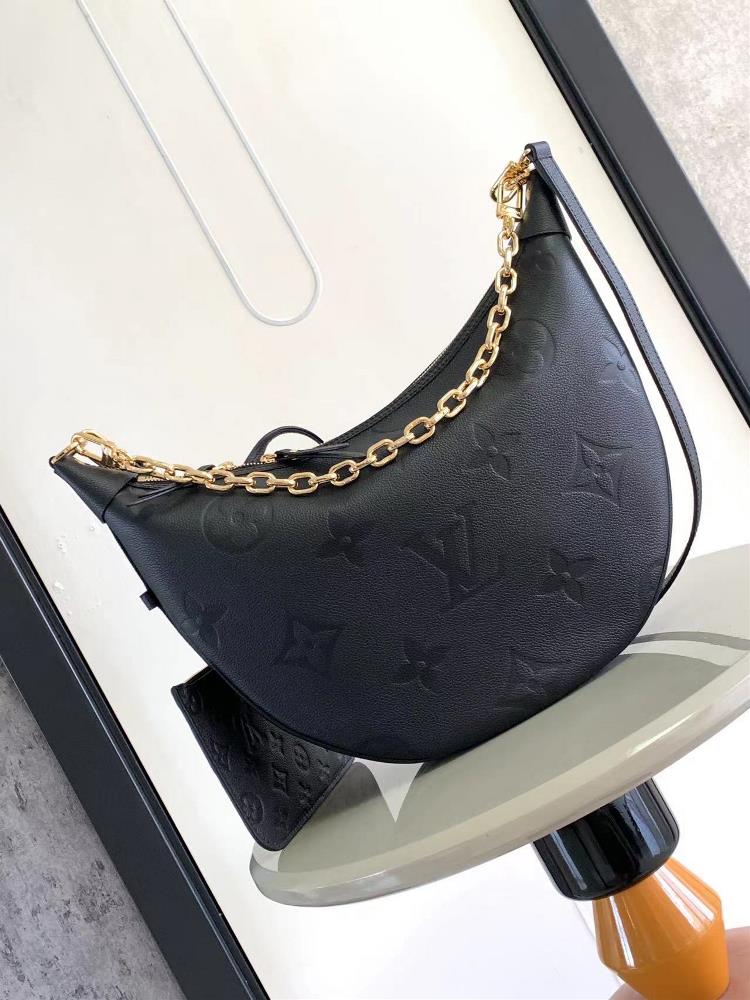 M46725 M46738 blackUsing soft Monogram Imprente cowhide leather to create a trendy half moon configuration that fits the body creating a great choice
