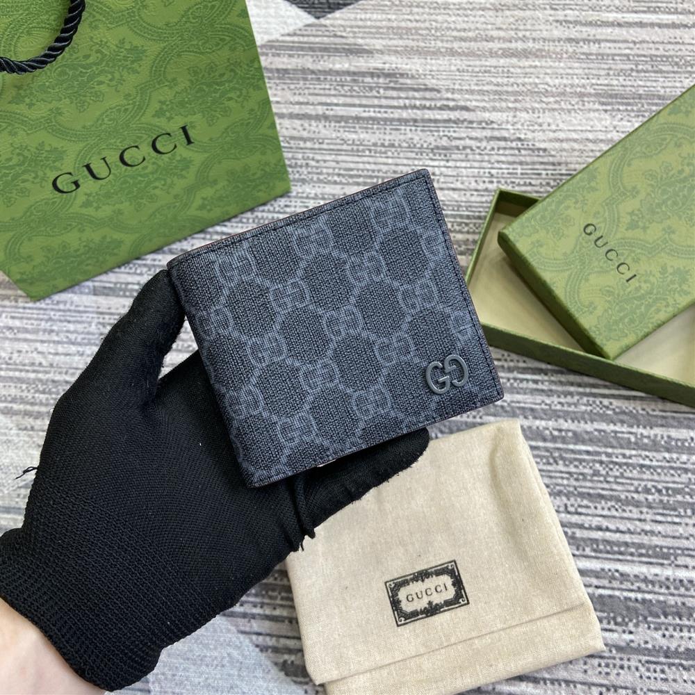 Comes with a complete set of packaging accessories and GG detail wallet Guccis small leather accessories break through design boundaries and const