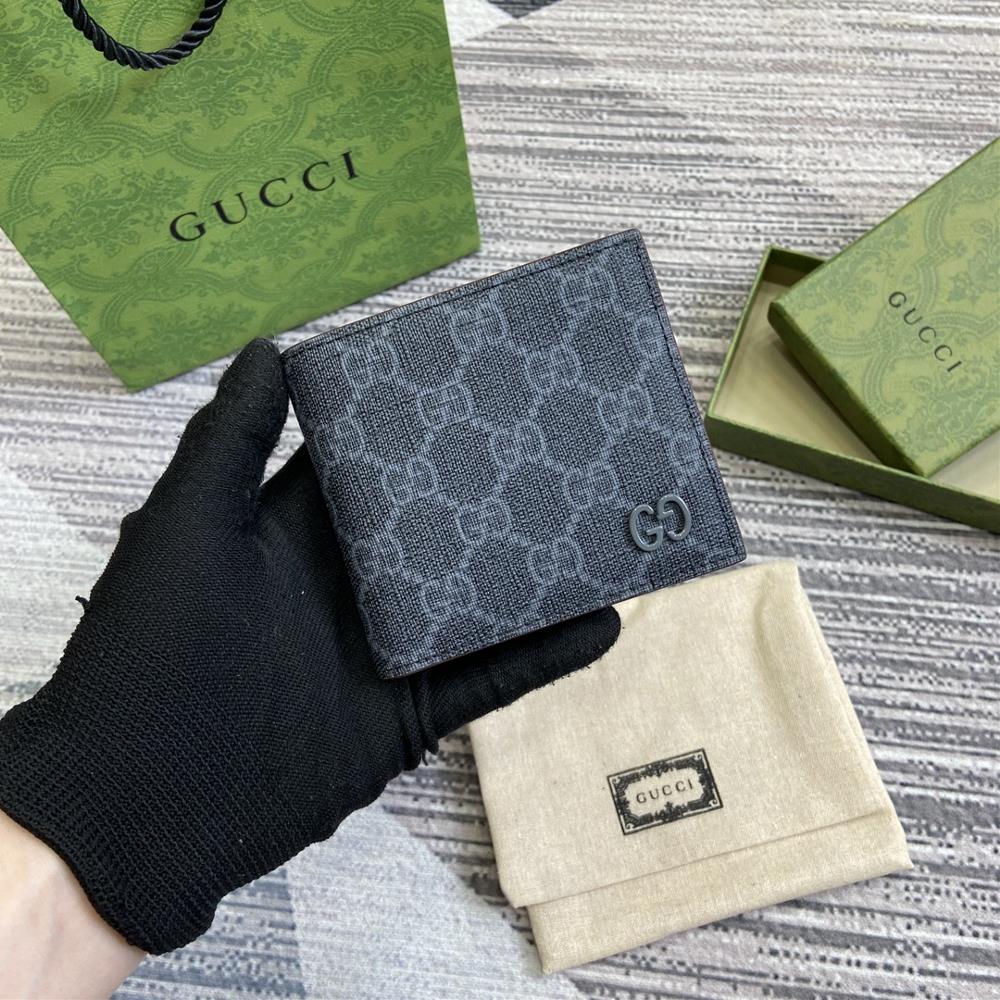 Comes with a complete set of packaging accessories and GG detail wallet Guccis small leather accessories break through design boundaries and const