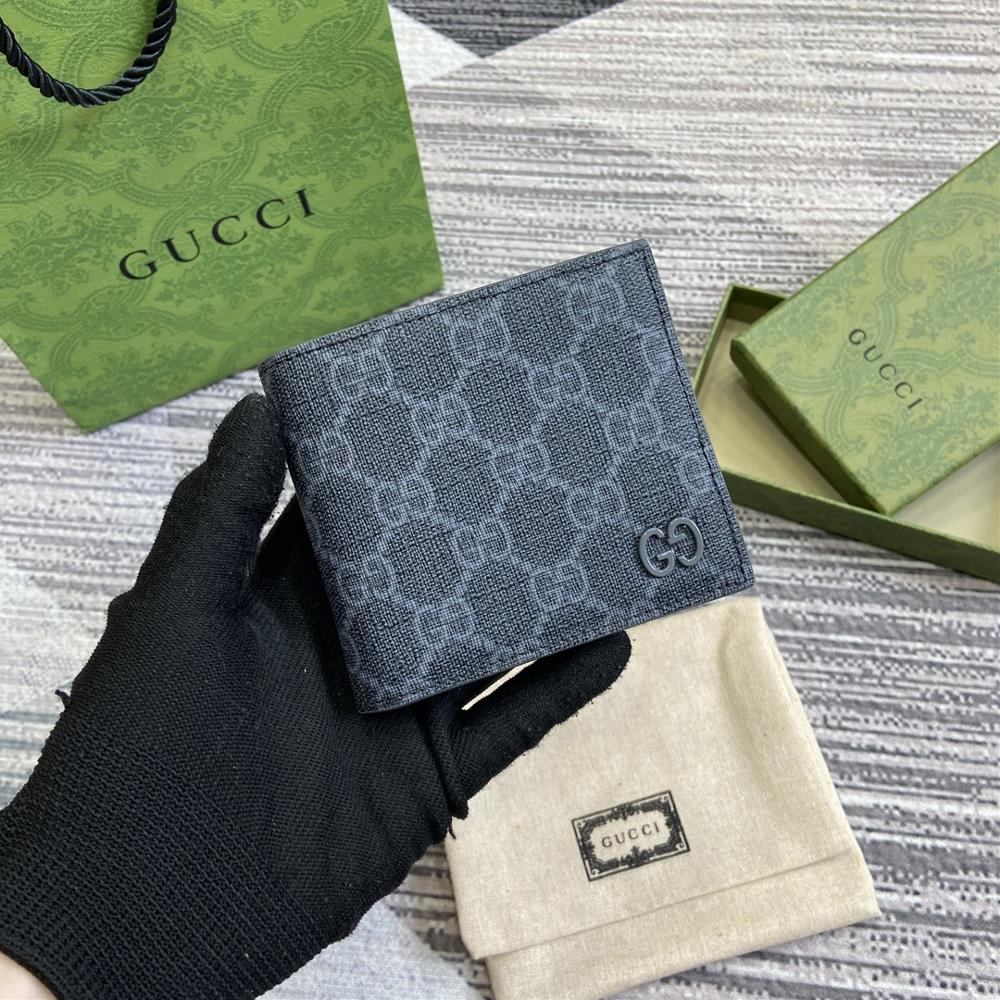 Comes with a complete set of packaging accessories and GG detail wallet Guccis small leather accessories break through design boundaries and const