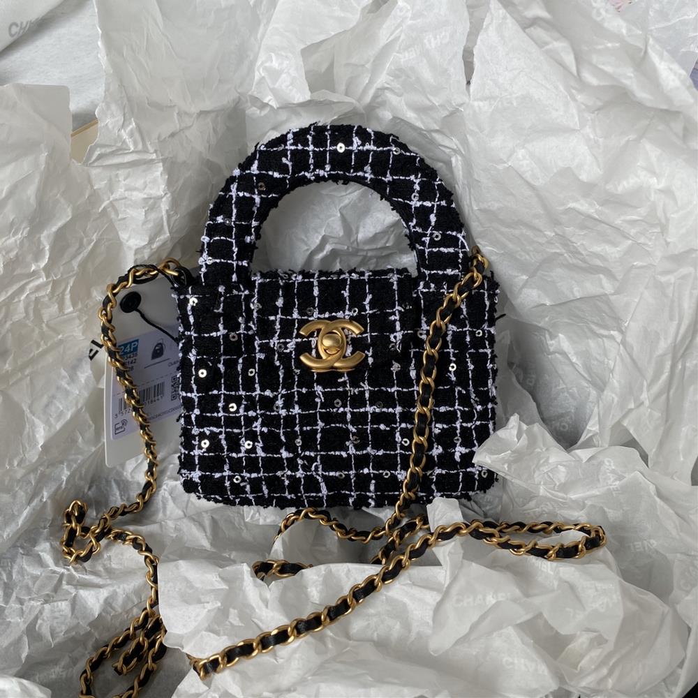 Chanel24p woolen bead piece Ap3435 stunning Parisian femininity black and white handbag with large glowing colored woolen fabric paired with sequins