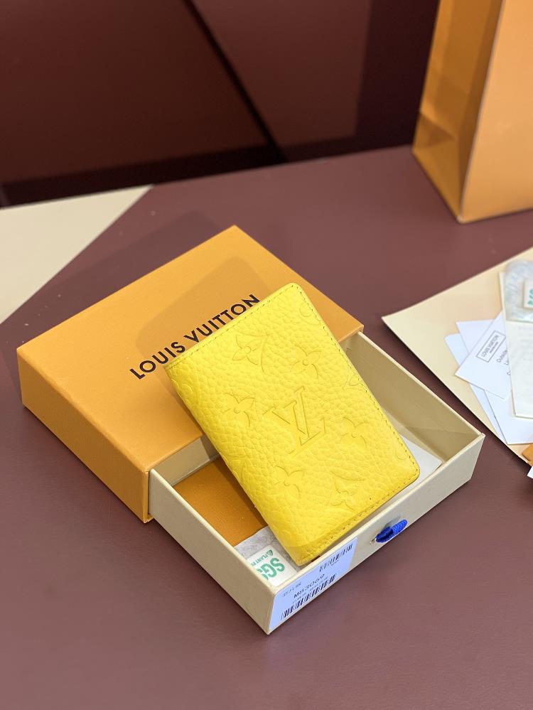 M83069 yellow chip version made of top layer cowhide This pocket wallet is made of full grain Taurillon leather with subtle LV letters and Monogram