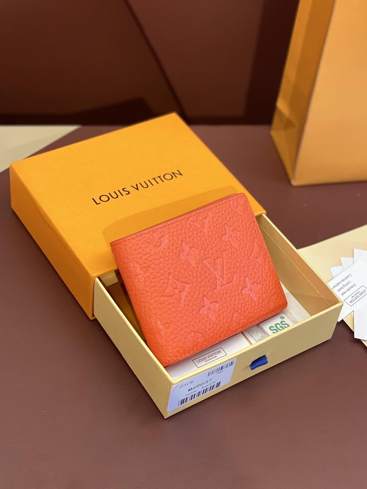 M69037 orange chip version made of top layer cowhide This Multiple wallet features classic Monogram embossing on the surface of full grain Taurillon