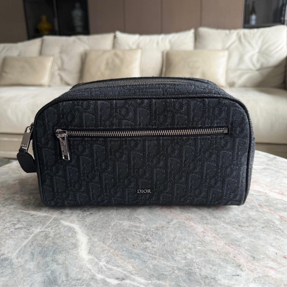 WashbagsThis toiletry bag is a new addition to the 2024 Spring Mens Wear collection combining practical functionality with minimalist design Crafte