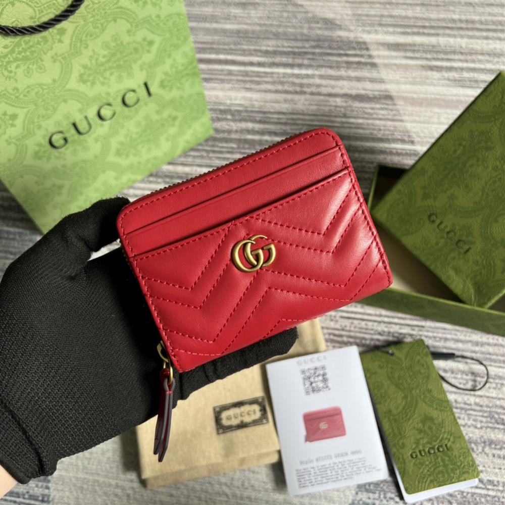 Have you taken the beautiful bag that comes with a full set of green packaging at the counter The GG Marmont series with its elegant and exquisite