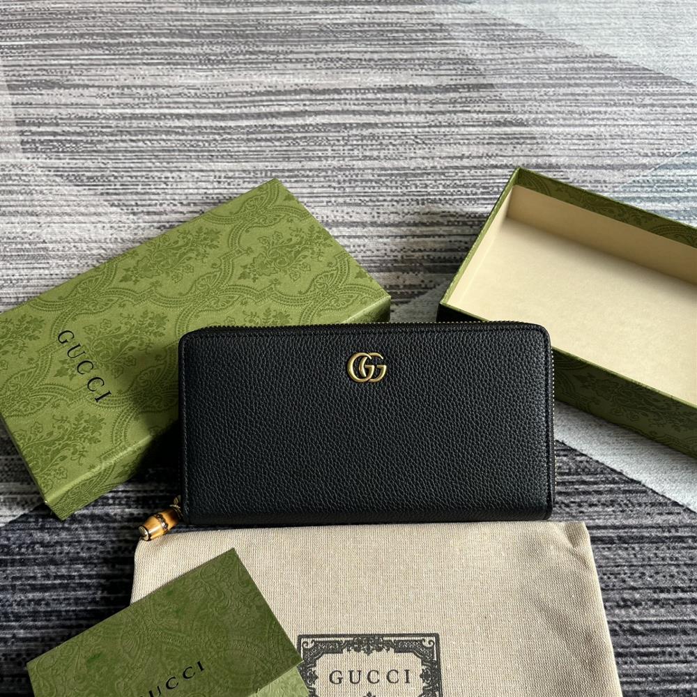 Comes with a complete set of packaging GG Marmont series long clips This GG Marmont collection wallet is made of classic and durable black leather