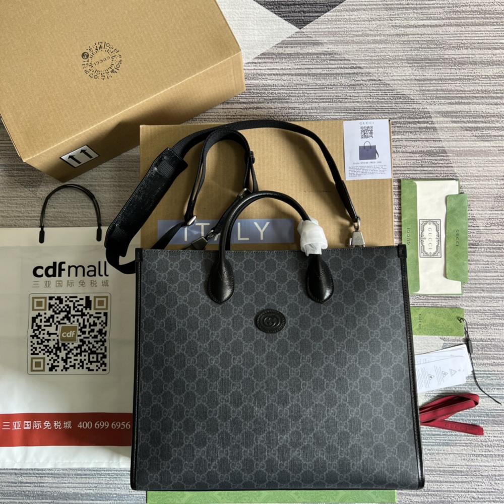 Equipped with a counter green gift bag the interlocking double G medium tote bag has always been one of the brands iconic elements since its incep