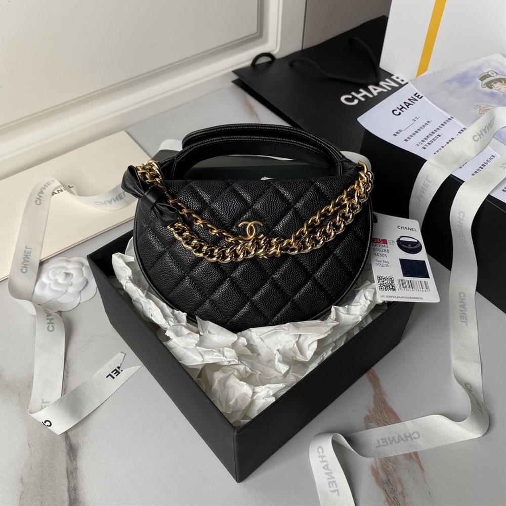 Elegant and sophisticated Chanel24s new hula hoop AP3943 is cute and luxurious with exquisite craftsmanship and cowhide that is more wearresistant a