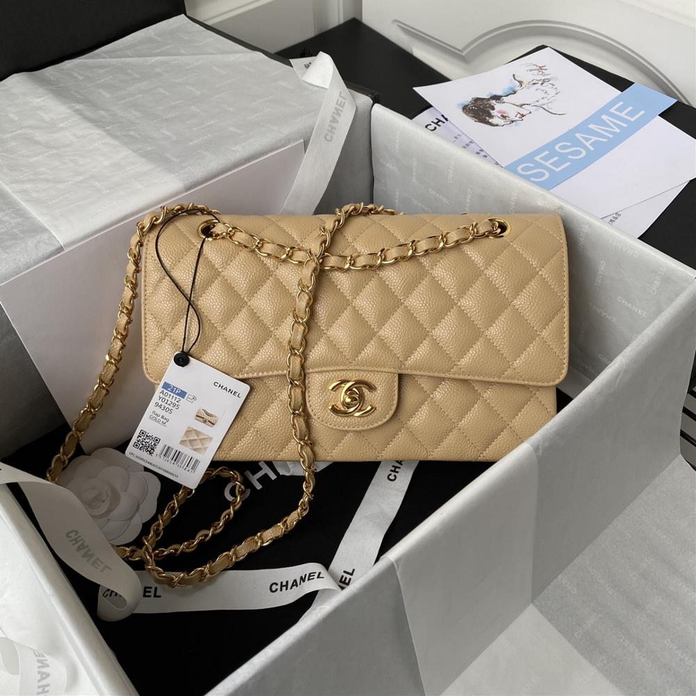 French highend custommade Chanel Classic Flap Bag A01112 caviar showcases Chanels classic elegant minimalist and exquisite style The latest ver