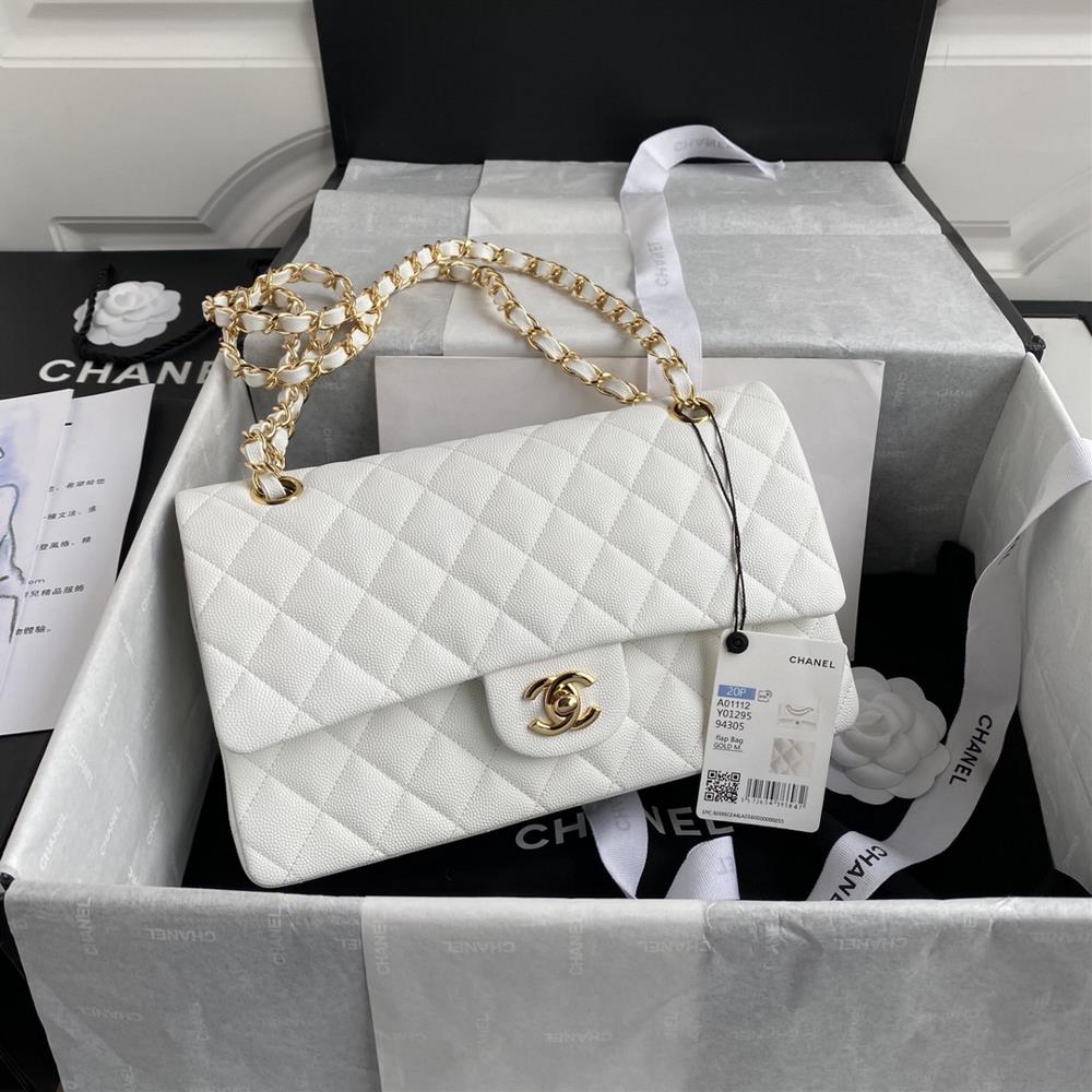 French highend custommade Chanel Classic Flap Bag A01112 caviar showcases Chanels classic elegant minimalist and exquisite style The latest ver