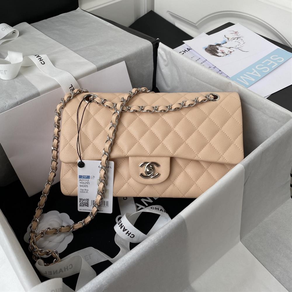 French highend custommade Chanel Classic Flap Bag A01112 caviar showcases Chanels classic elegant minimalist and exquisite style The latest ver